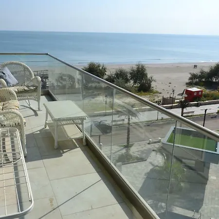 Beach Front 2 Bedroom Apartmán