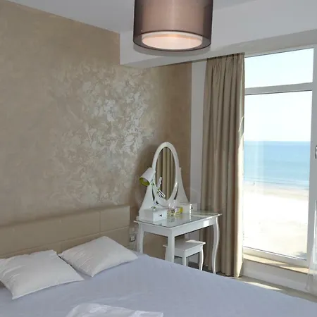 Beach Front 2 Bedroom *