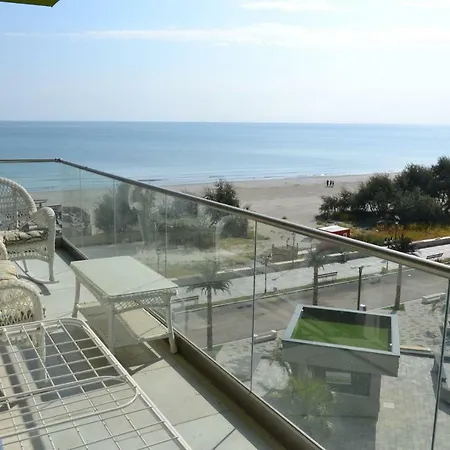 Beach Front 2 Bedroom * Mamaia