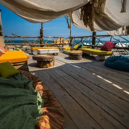 Beach Front 2 Bedroom * Mamaia