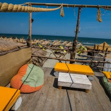 Beach Front 2 Bedroom * Mamaia
