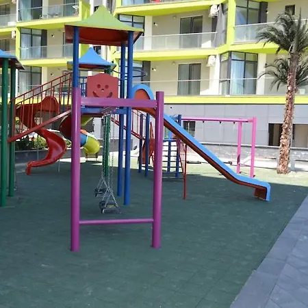 Beach Front 2 Bedroom * Mamaia