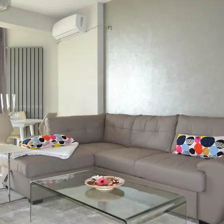Beach Front 2 Bedroom Mamaia