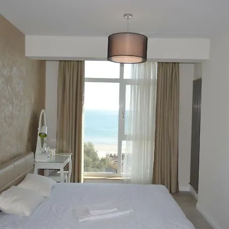 Apartment Beach Front 2 Bedroom Mamaia
